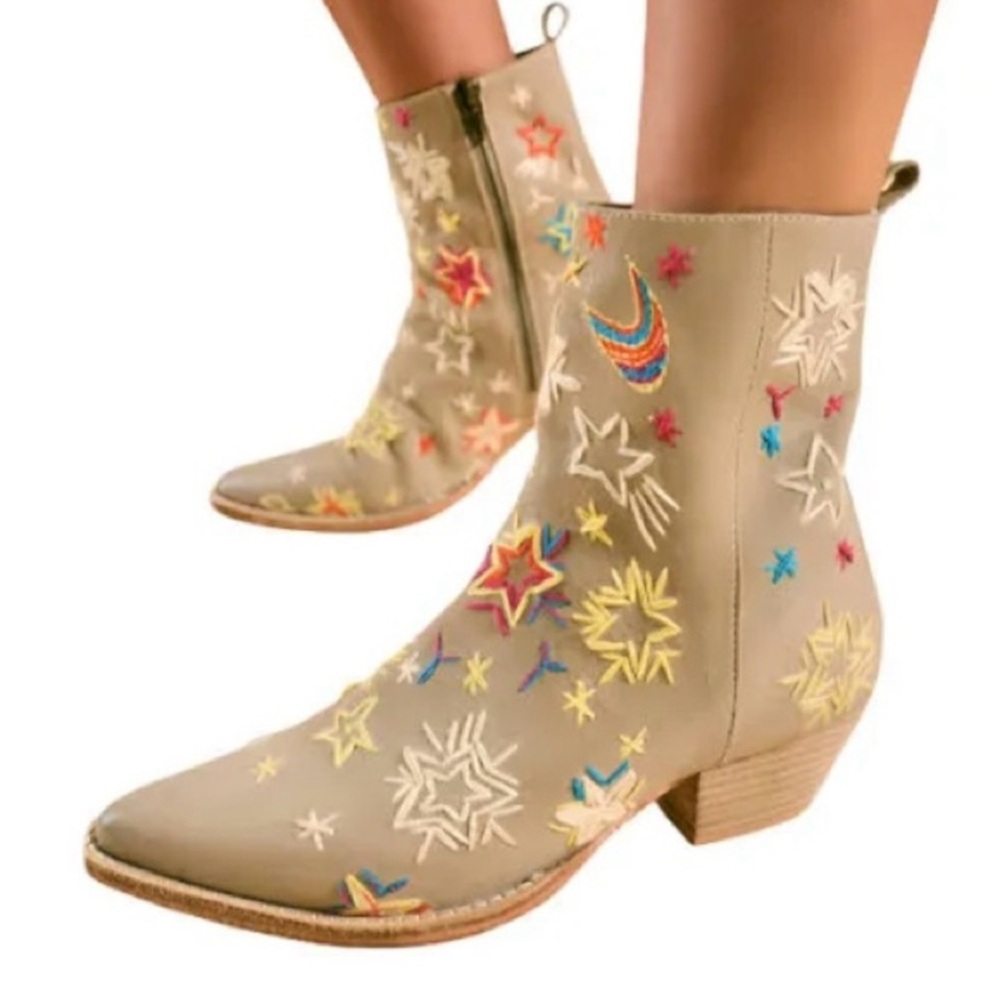 Free People Bowers Embroidered Western Ankle Boots Beige Suede NWOT 8.5- US 9